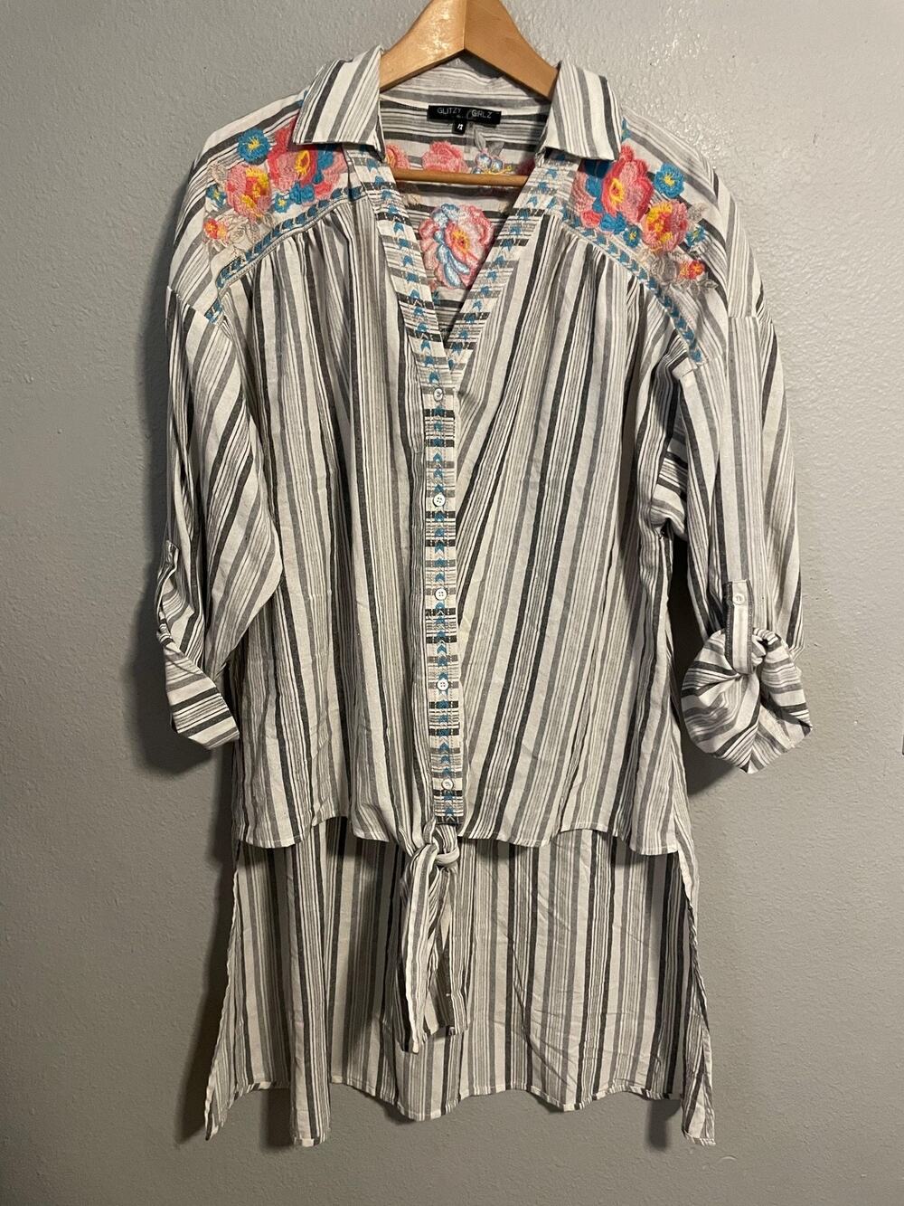 Glitzy Girlz Tunic Top Womens 1X Floral Embroidered Tie Front Boho Artsy